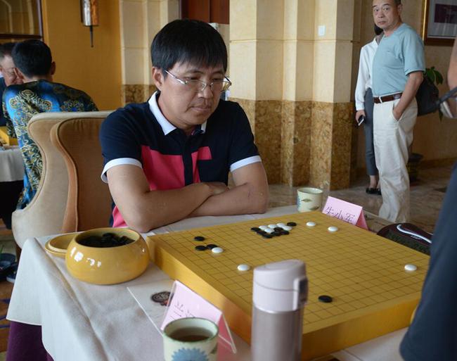 朱小军下棋中