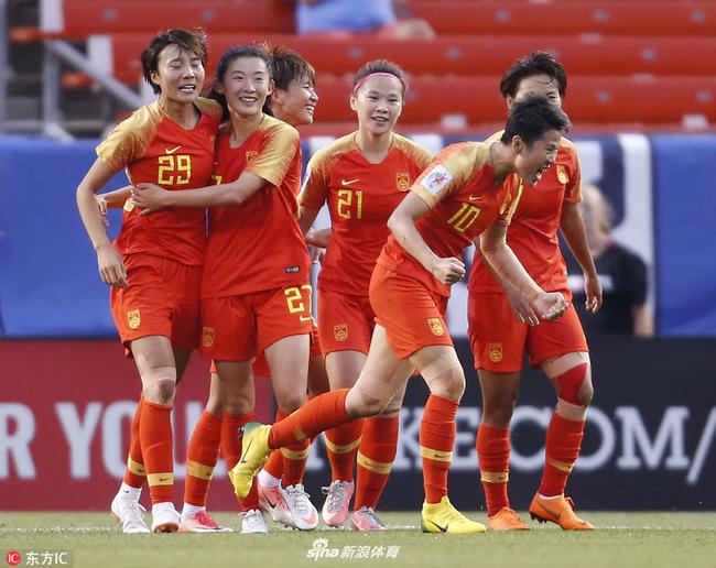 中国女足1-2负于美国