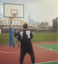 9中9!周杰倫秀中投挑釁林書豪 嘚瑟勁兒太可愛!-黑特籃球-NBA新聞影音圖片分享社區