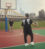 9中9!周杰倫秀中投挑釁林書豪 嘚瑟勁兒太可愛!-黑特籃球-NBA新聞影音圖片分享社區