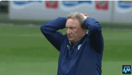 沃尔诺克赛后站在裁判面前