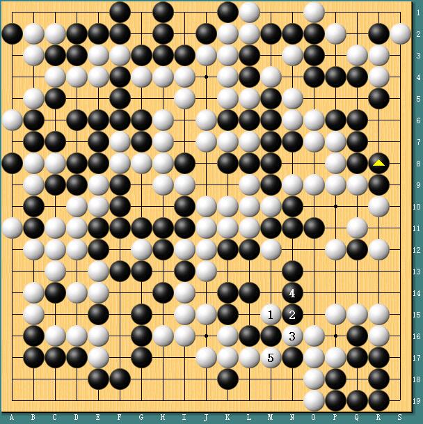 芮乃伟执白对阵李赫,白1靠犀利,目数先手便宜不少。