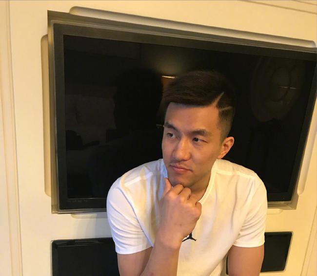 郭艾伦发微博向网友提问