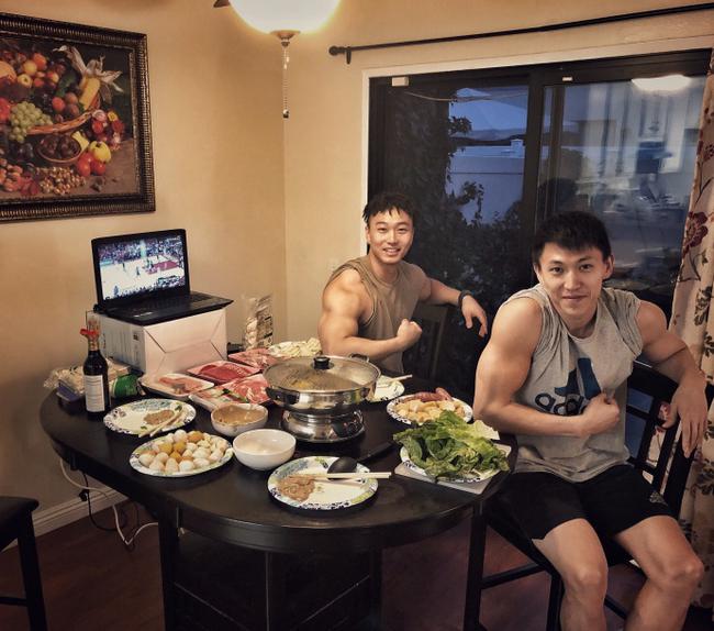 肌肉隆起线条惊人 刘晓宇胳膊变成麒麟臂