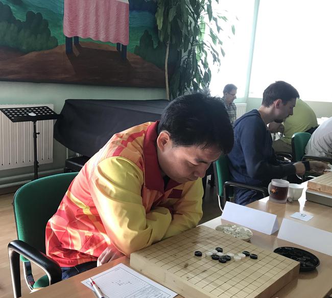 中国棋手黄修一在比赛中