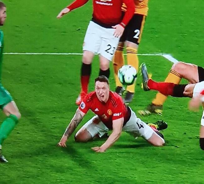 琼斯防守中的表情永远比表现亮眼