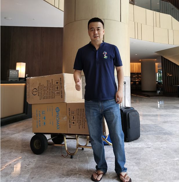 乔氏台球总裁乔冰在越南采购口罩