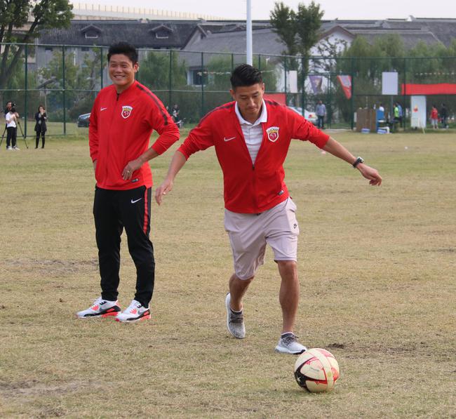 青超联赛推广大使于海助力上港U15梯队