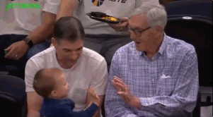 溫馨!老Stockton與老Sloan現身觀戰 Stockton小兒子與老帥擊掌-黑特籃球-NBA新聞影音圖片分享社區