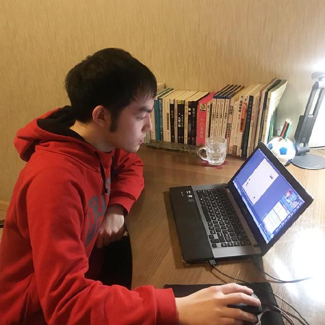 李轩豪在比赛中