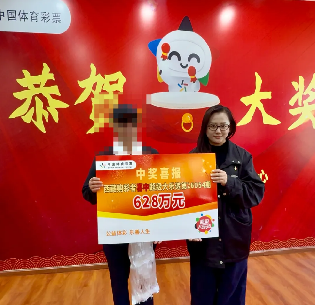 大奖得主领奖图