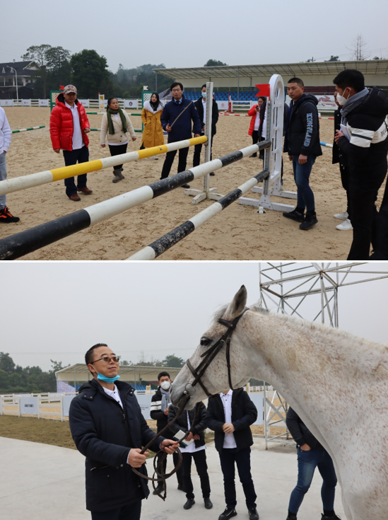 (讲师王德青带领参训学员场地实操)