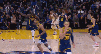 【博狗体育】NBA官方:库里将牙套扔向观众席罚款25000美元