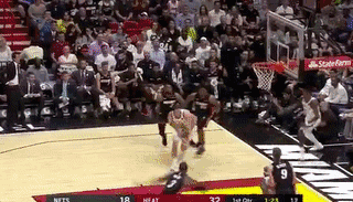 【影片】後衛阻攻王!韋德再送逆天正面血帽,36歲的閃電俠依舊英勇無畏!-黑特籃球-NBA新聞影音圖片分享社區