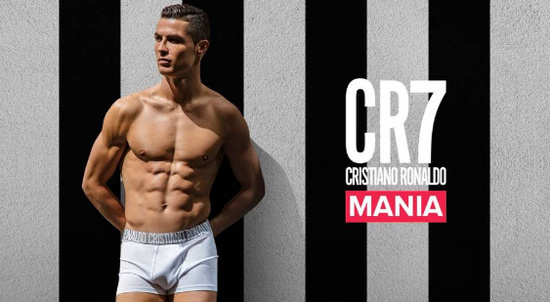 C罗内裤品牌开设意大利语网站,海报背景为尤文经典黑白竖条