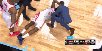 【影片】火箭主帥嚇壞了!哈登被撞痛苦倒地,兩分鐘未能站起身來!-黑特籃球-NBA新聞影音圖片分享社區