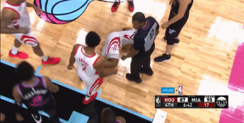 【影片】火箭主帥嚇壞了!哈登被撞痛苦倒地,兩分鐘未能站起身來!-黑特籃球-NBA新聞影音圖片分享社區