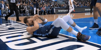 東契奇痛苦不已