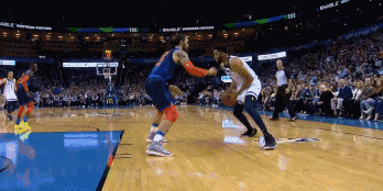 【影片】看著都疼!水行俠私處再次遭到痛擊,這次第幾次被襲了?-黑特籃球-NBA新聞影音圖片分享社區