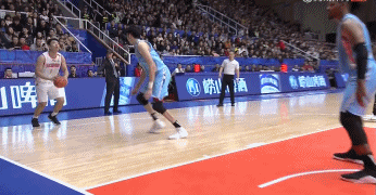 【博狗体育】GIF-周琦全场精彩表现集锦!扣篮三分+逆天大帽