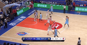 【博狗体育】GIF-周琦全场精彩表现集锦!扣篮三分+逆天大帽