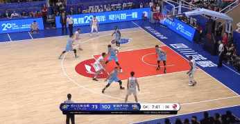 【博狗体育】GIF-周琦全场精彩表现集锦!扣篮三分+逆天大帽