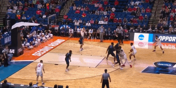 垂直彈跳比肩LaVine!詹姆斯親臨球館看他試訓 沖起來都快摸到籃板上沿!-黑特籃球-NBA新聞影音圖片分享社區