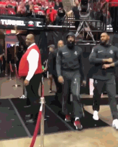 爵士球迷嘲諷大鬍子慘遭「毒手」! 他已不是初犯-黑特籃球-NBA新聞影音圖片分享社區