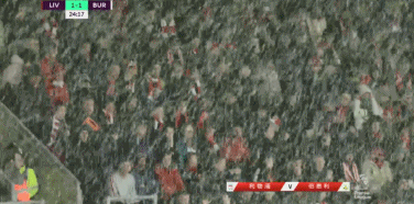 安菲尔德球场下起了冰雹