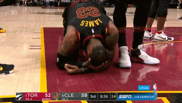 詹姆斯被打到跪地1分鐘!3圖看完心疼老詹一波-黑特籃球-NBA新聞影音圖片分享社區