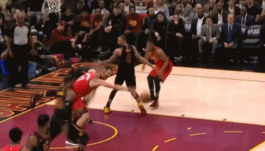 詹姆斯被打到跪地1分鐘!3圖看完心疼老詹一波-黑特籃球-NBA新聞影音圖片分享社區