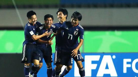 日本U17队3-0胜荷兰