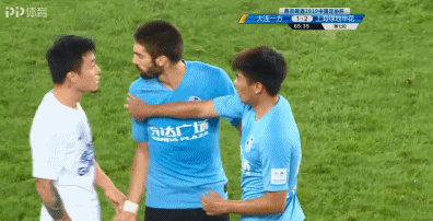 【博狗体育】火爆!卡拉斯科放倒艾迪+与李帅对骂 19人参与冲突