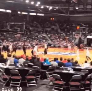 小試牛刀!19年狀元大熱NCAA首秀:半場21分+逆天補扣!(影)-黑特籃球-NBA新聞影音圖片分享社區