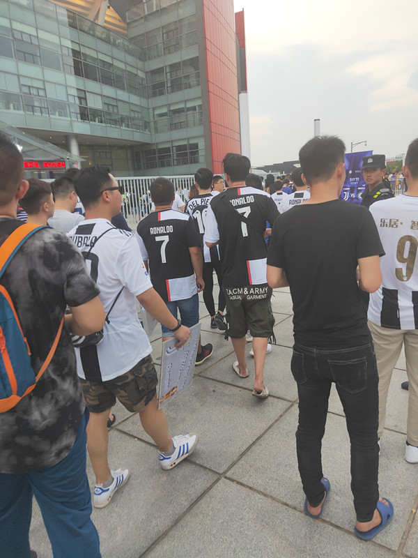 一件非常经典款的皮耶罗10号球衣