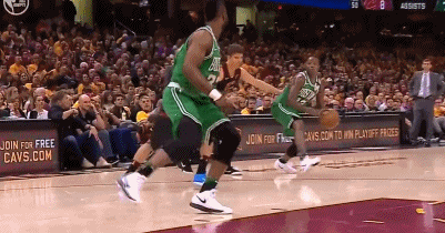 绿军被骑士主场哨吹死?至少这两球都有争议