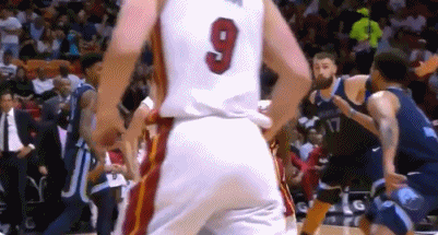 【影片】預定年度十佳灌籃!小Jones在合理衝撞區外完成逆天暴力隔扣!-黑特籃球-NBA新聞影音圖片分享社區