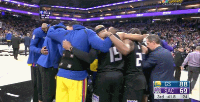 【影片】Carter無心之失致McCaw重傷,愧疚不止哭紅了眼,勇士隊的安撫太暖心!-黑特籃球-NBA新聞影音圖片分享社區