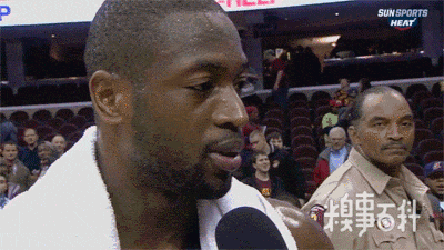 【影片】韋德退役戰採訪,詹姆斯又來搶鏡了,也許這是老詹最後一次做這表情!-黑特籃球-NBA新聞影音圖片分享社區