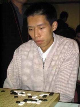 夺得职业比赛冠军的业余棋手 刘钧