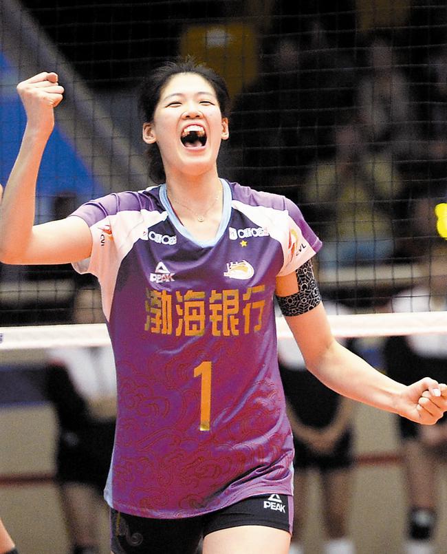 上图 李盈莹庆祝胜利。  本报记者  宁柯摄