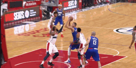 內訌嚴重?巫師悍將被肘腦震盪離場 隊友全無視,唯有快艇球員前來慰問!-黑特籃球-NBA新聞影音圖片分享社區