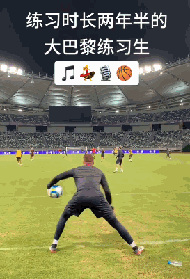 逗妹吐槽:这可能是老佛爷和总裁双方笑得最真挚的一次