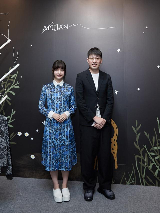 黑嘉嘉化身APUJAN一日品牌大使 舉手投足女神範