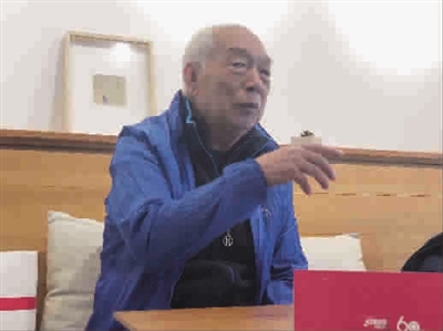 79岁的张燮林仍在为国乒出谋献策 陶邢莹 摄