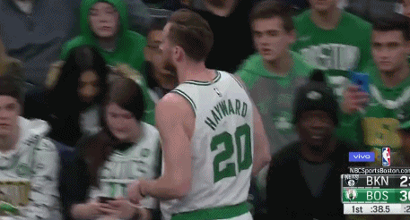 星海哥血染球衣還不想下場,被裁判勸回更衣室,傷口縫合兩針重返賽場!-黑特籃球-NBA新聞影音圖片分享社區