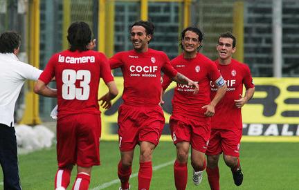 历史时刻!足坛诞生第1支用比特币转让股权的球