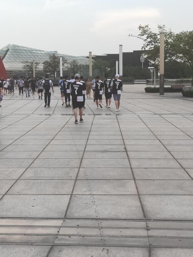 一大波穿尤文7号的球迷们