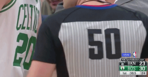 星海哥血染球衣還不想下場,被裁判勸回更衣室,傷口縫合兩針重返賽場!-黑特籃球-NBA新聞影音圖片分享社區