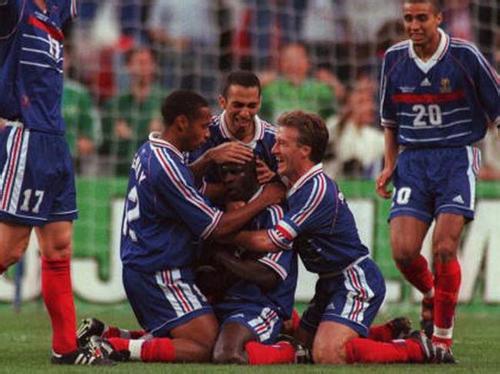 德尚与亨利在1998年世界杯一起夺得冠军